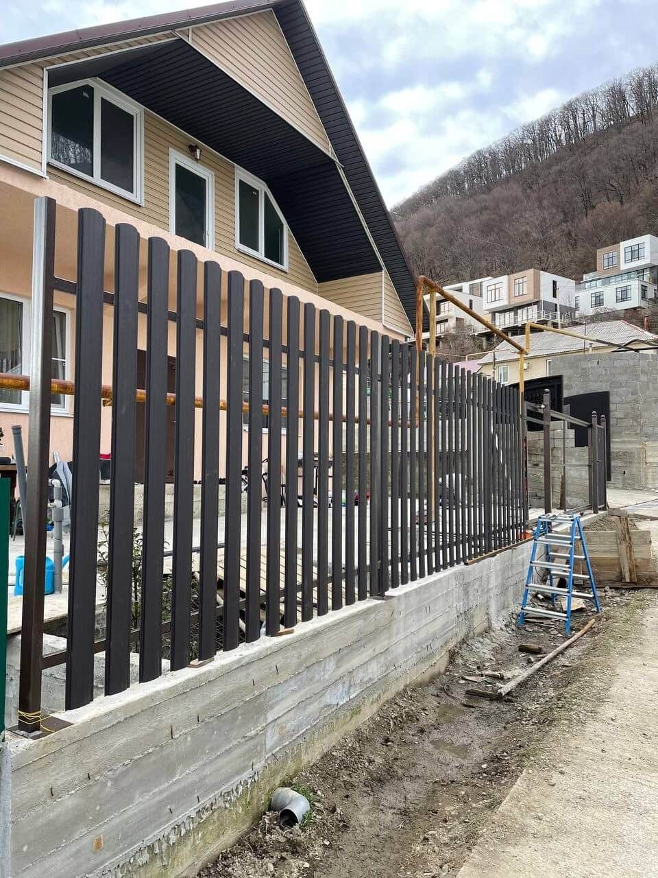 Забор из штакетника 35м RAL8019 Темный Шоколад МАТТЕ в Архангельске