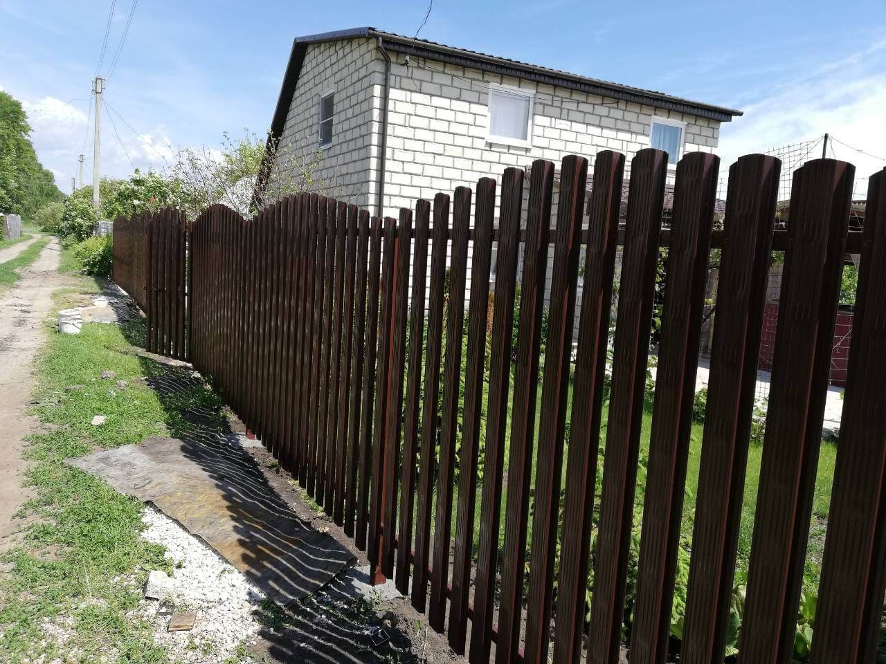 Забор из евроштакетника Плетенка 19м RAL8017 Шоколад в Архангельске