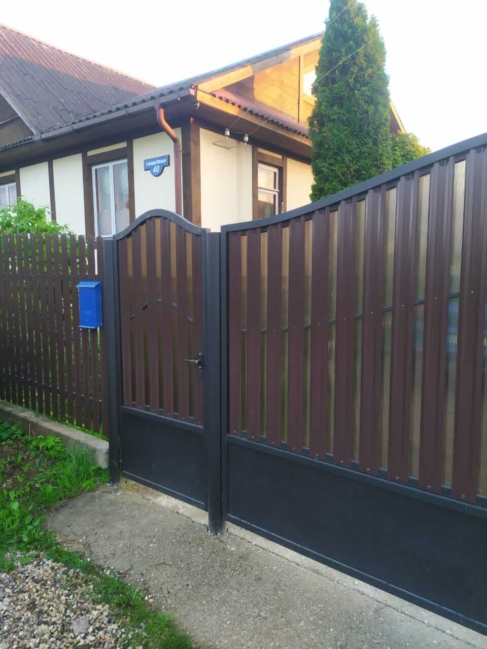 Забор из штакетника ЭКО-М 16м RAL8017 полиэфирная эмаль фото 1 в Архангельске