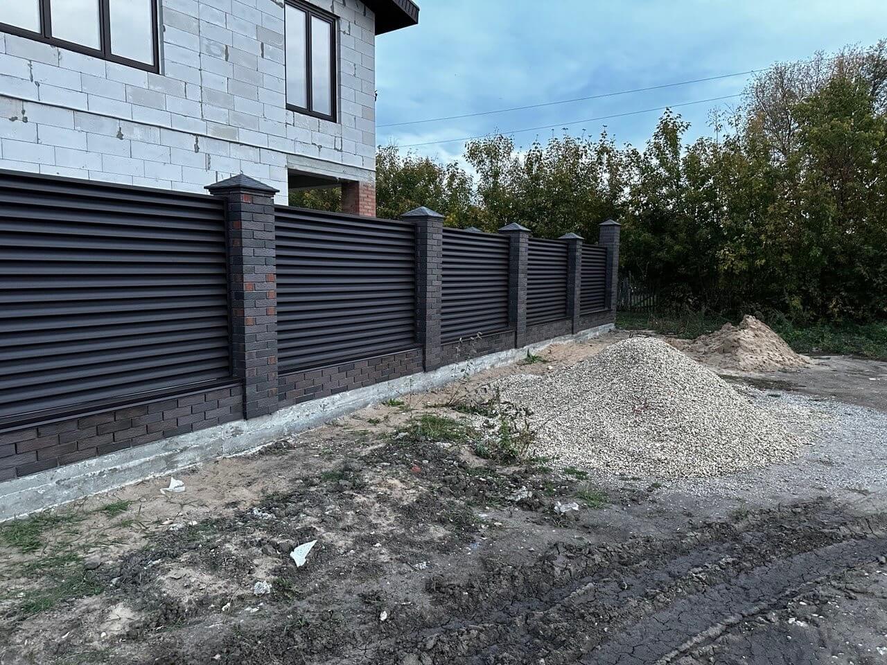 Забор из ламелей Еврожалюзи 38м RAL8019/8019 Темный Шоколад двусторонний MATTE фото 4 в Архангельске