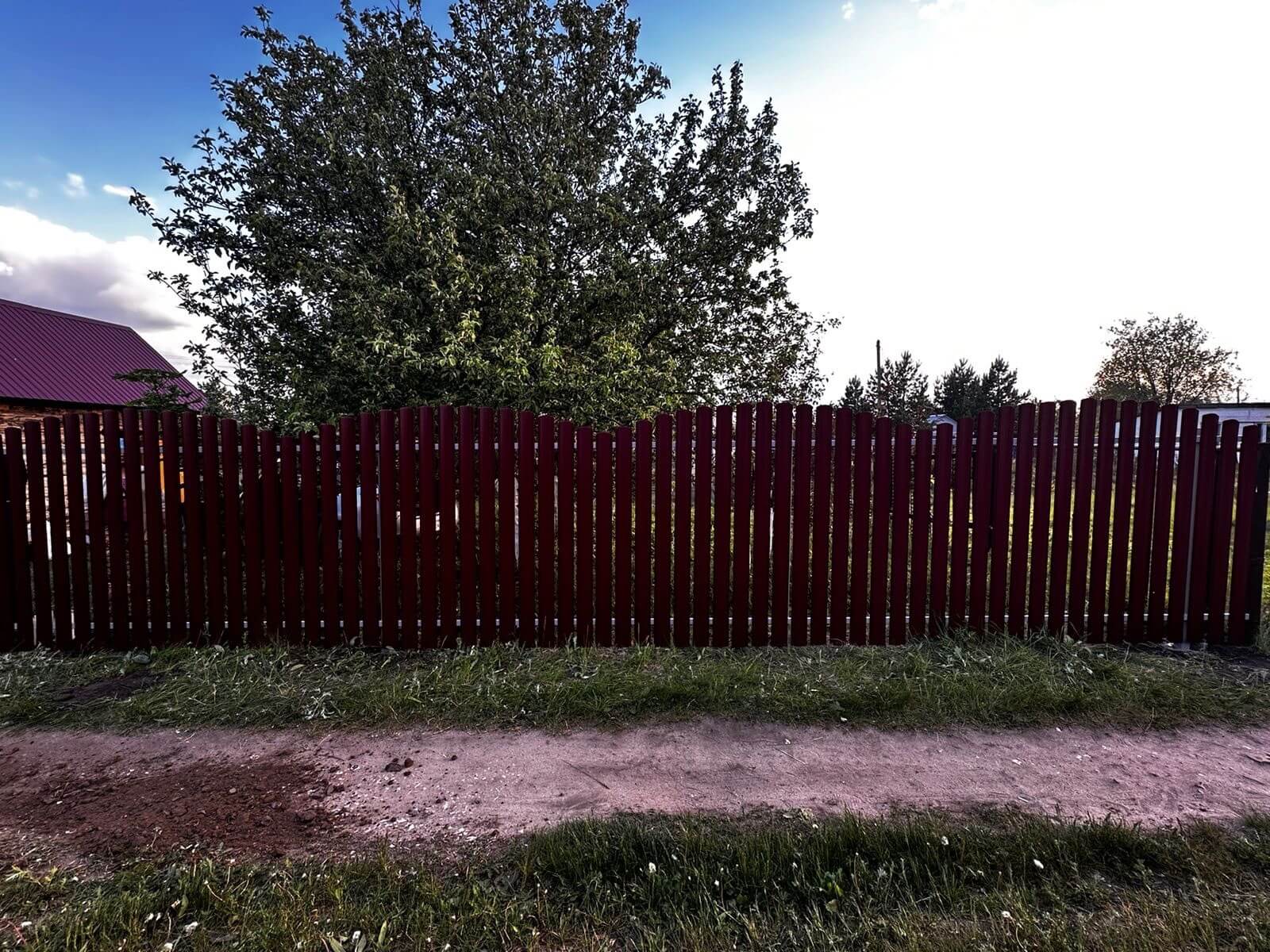 Забор из евроштакетника 28м RAL3005 Красное Вино фото 1 в Архангельске