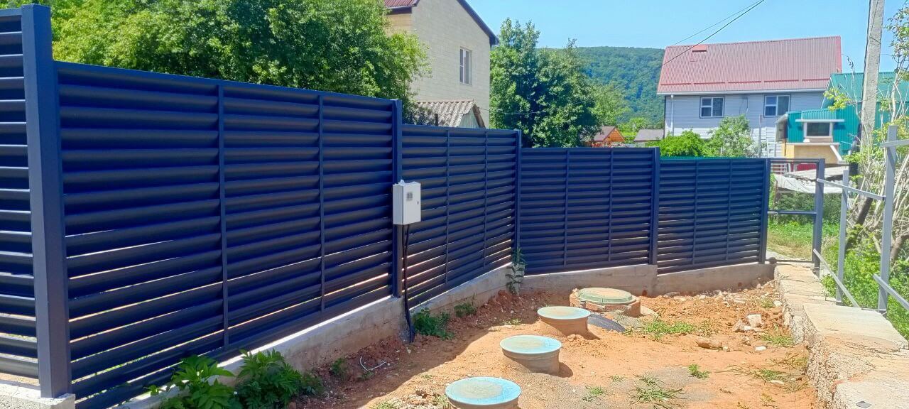 Забор-жалюзи из ламелей Еврожалюзи 53м RAL7024 Серый Графит МАТТЕ фото 2 в Архангельске
