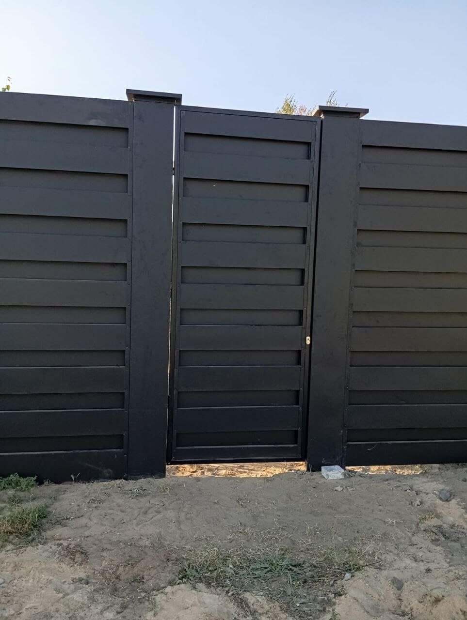 Забор-ранчо из металлопланкена 37м RAL9005 Черный МАТТЕ фото 3 в Архангельске