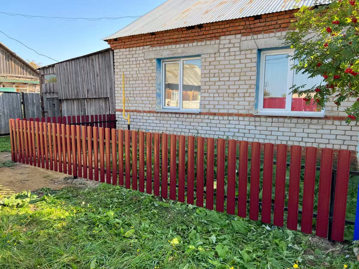 Забор из евроштакетника 9м RAL3005/3005 Красное Вино двусторонний в Архангельске