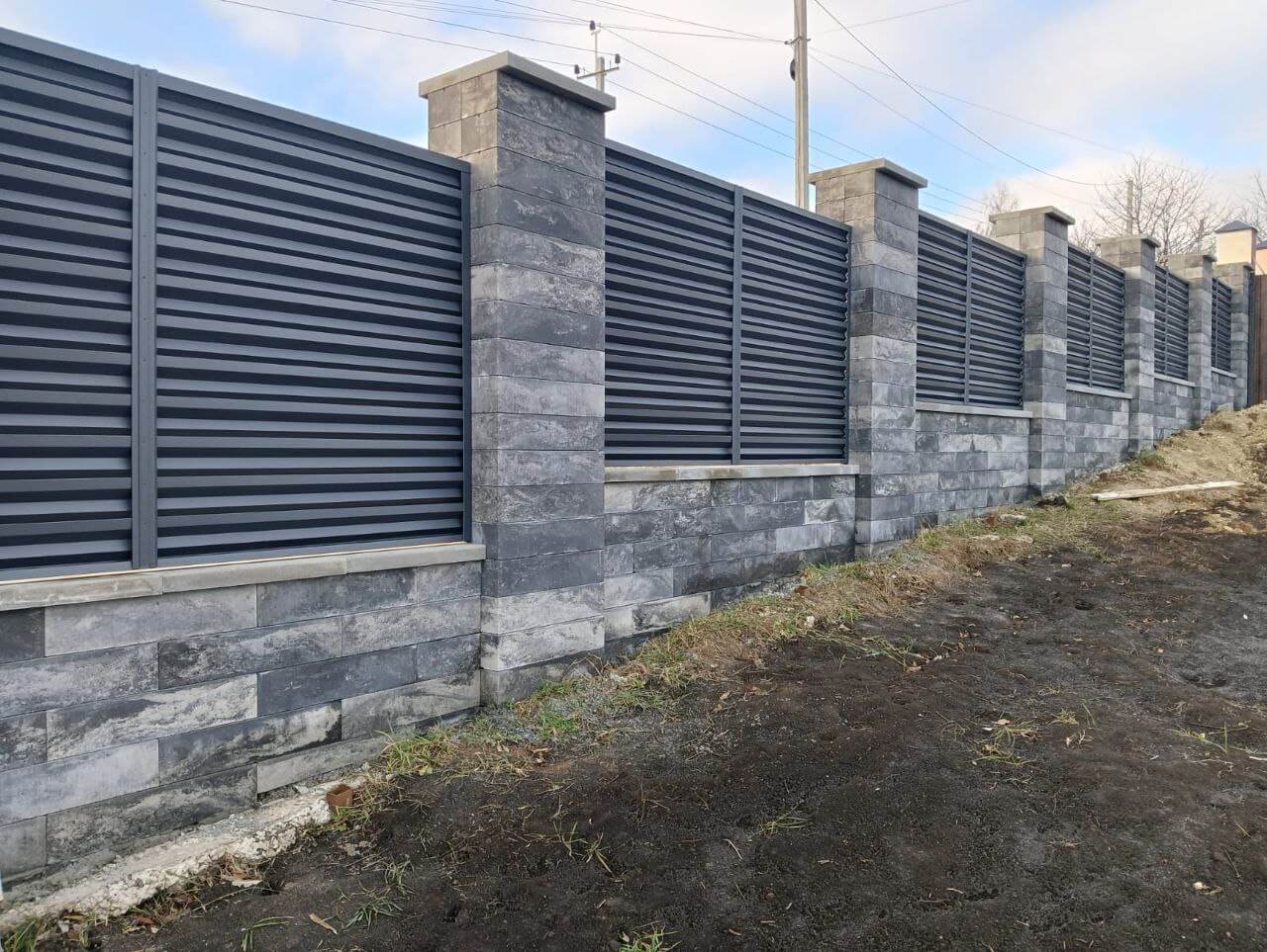 Забор-жалюзи из ламелей Елочка 72м RAL7024/7024 Серый Графит двусторонний МАТТЕ фото 4 в Архангельске