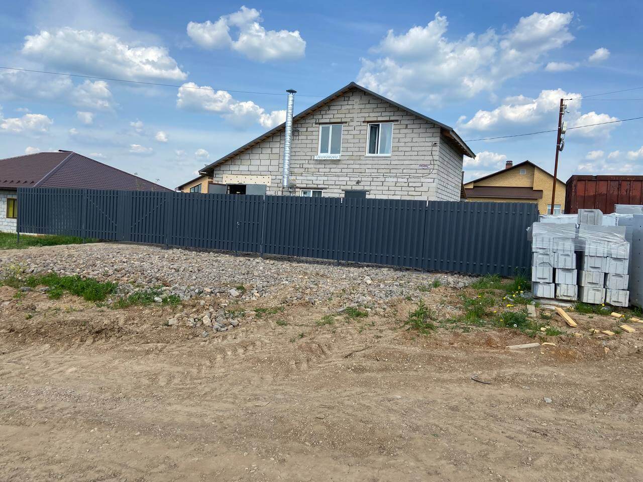 Забор из евроштакетника 16м RAL7024 Серый Графит фото 6 в Архангельске