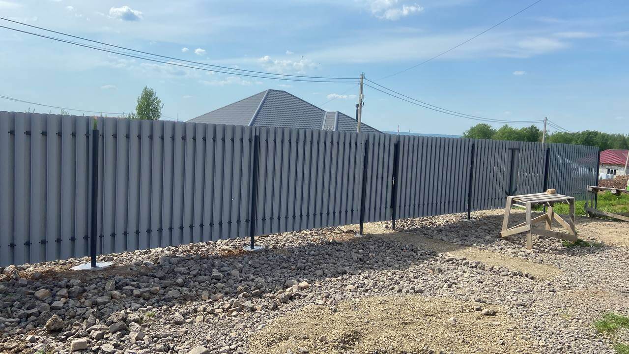 Забор из евроштакетника 16м RAL7024 Серый Графит фото 2 в Архангельске