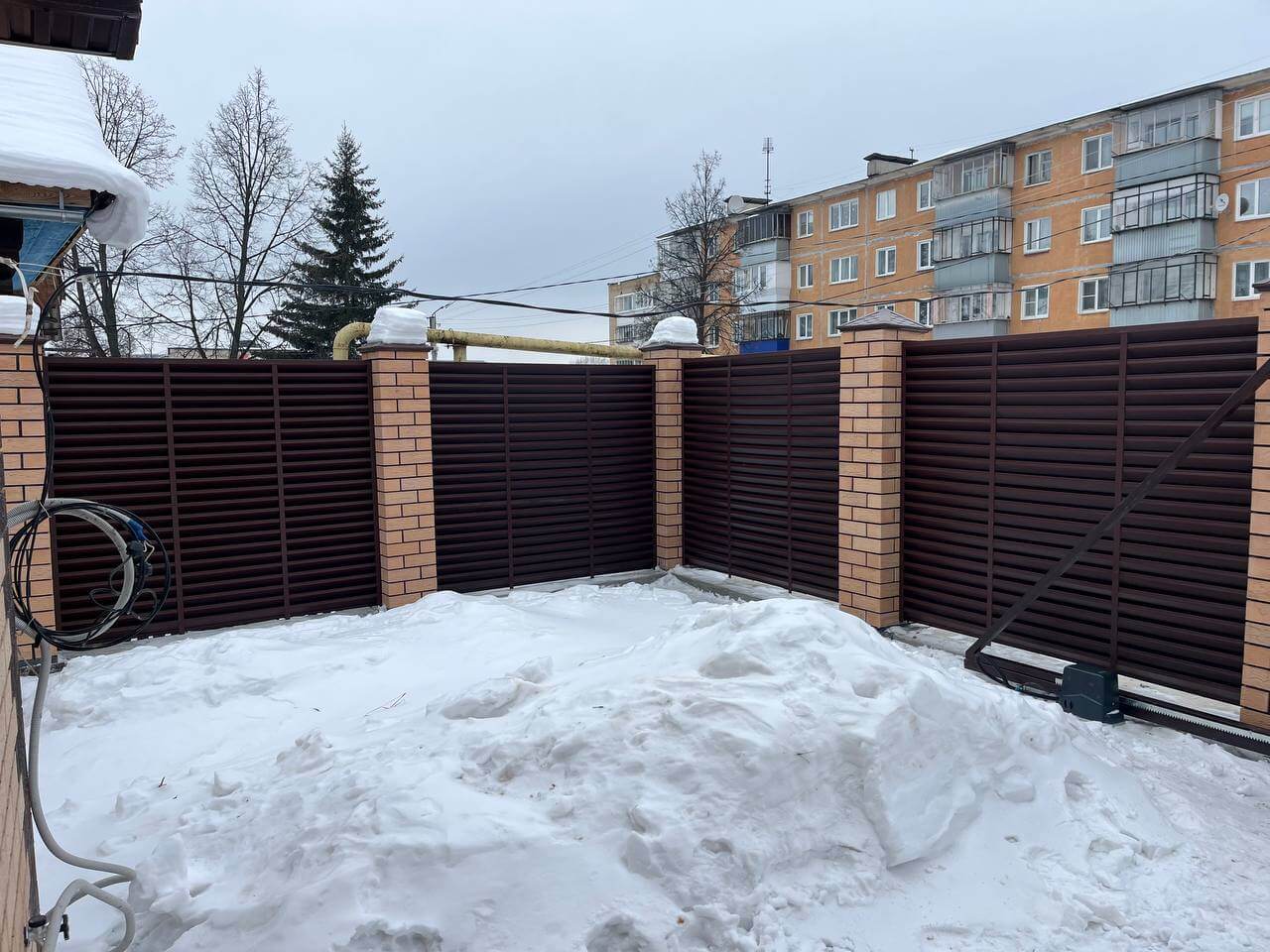 Забор-жалюзи из ламелей ЭКО-Z 87м RAL8017/8017 Шоколад двусторонний МАТТЕ фото 11 в Архангельске