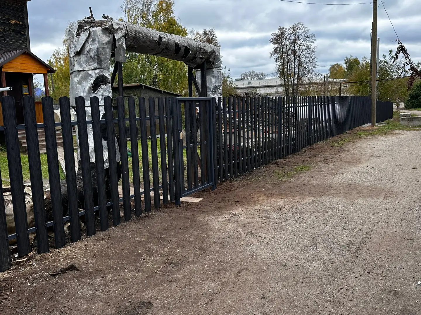 Забор из евроштакетника 63м Черное Дерево 3D Принтек фото 5 в Архангельске