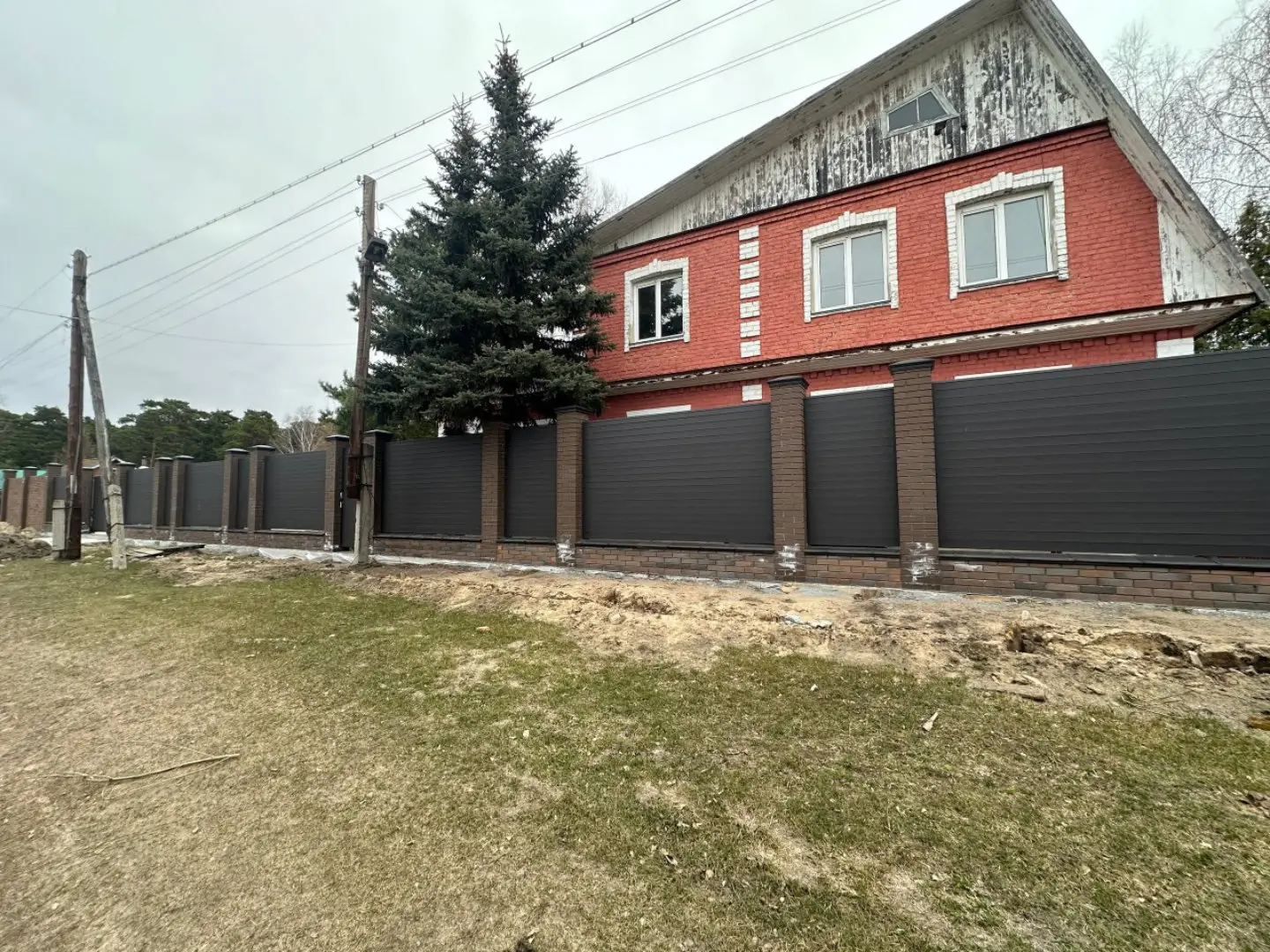 Забор-ранчо из металлического планкена 28м RAL8019 Темный Шоколад МАТТЕ фото 2 в Архангельске
